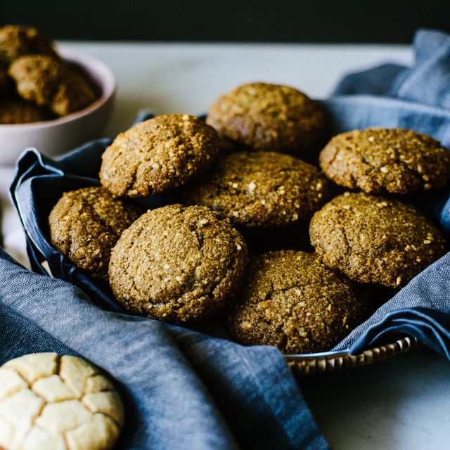 Paleo Ginger Molasses Cookies