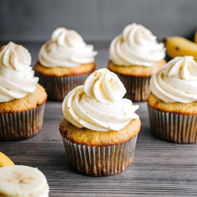 Banana Cupcakes with Vanilla Pastry Cream