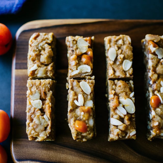 Homemade Lärabars: Apricot Almond Bars