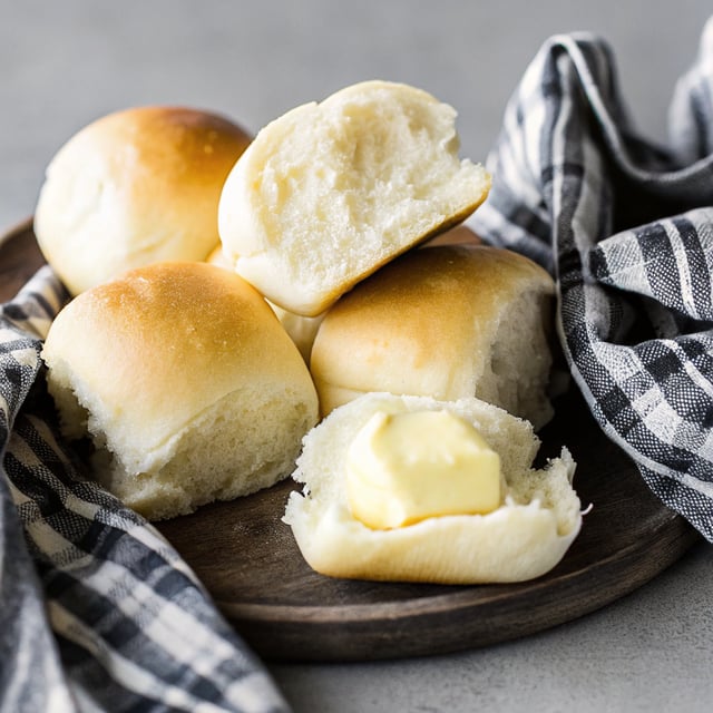 1-Hour Soft and Buttery Dinner Rolls