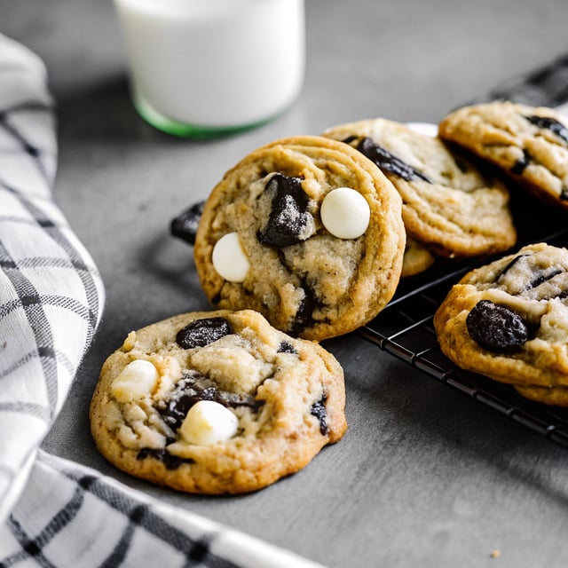 Cookies & Cream Cookies