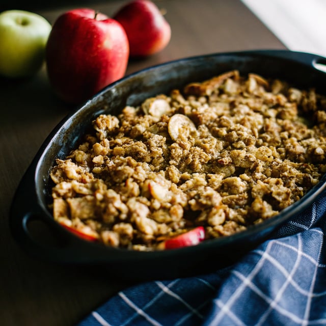 Breakfast Apple Granola Crisp